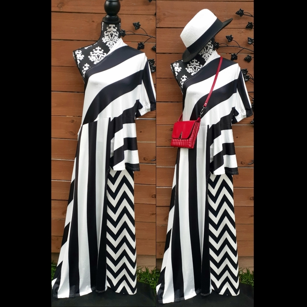 Black & White short sleeve asymmetrical longline shirt
